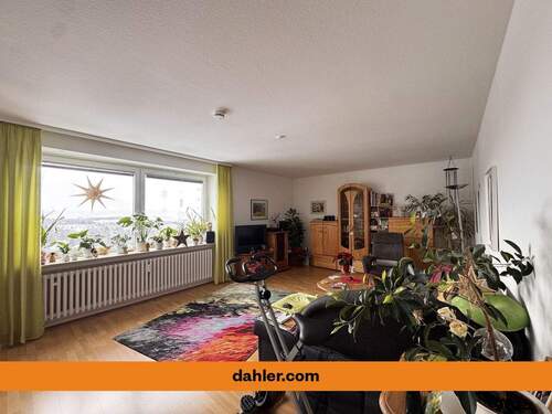 Geräumiges Wohnzimmer - Großzügig: TOP gepflegte 3-Zimmer-ETW!