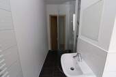 Beispiel Bad mit Dusche - 3 Zimmer Etagenwohnung zur Miete in Freiberg