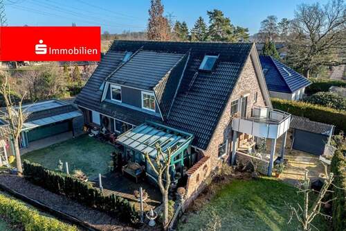 Seitenansicht rechts 03 - Großzügige Maisonette-Eigentumswohnung im Dachgeschoss eines Zweifamilienhauses mit großem Balkon, Terrasse und Gartenanteil