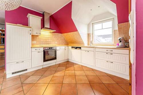 Kueche 02 - 5 Zimmer Etagenwohnung zum Kaufen in Bullenkuhlen