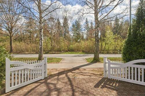 Einladende Einfahrt - Modernes Familienhaus mit offenem Wohnkonzept und komplett neu saniertem Obergeschoss - Courtagefrei!