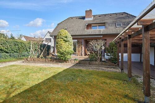 Garten mit überdachter Schuppen - 