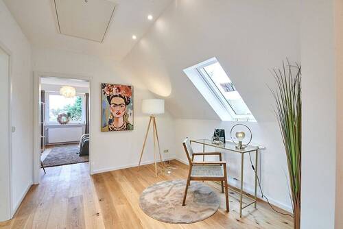 Flurbereich im 1. OG mit Homeoffice - 