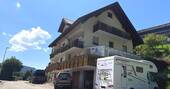 Eingangsbereich mit Schwedenofen - 2 Zimmer Etagenwohnung zum Kaufen in Bad Peterstal-Griesbach