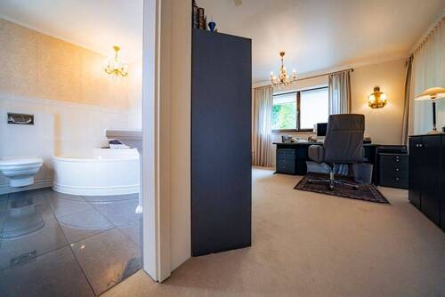 Kinder-/Arbeitszimmer und Wannenbad - 
