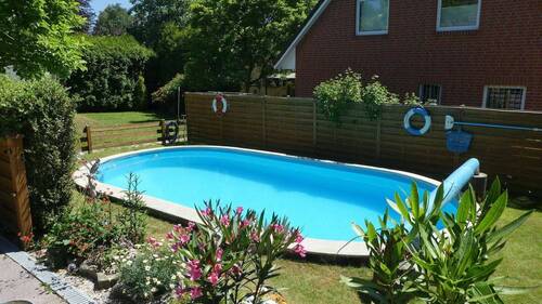 Pool von der Terrase aus - 4 Zimmer Einfamilienhaus in Hamburg