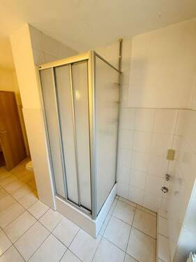 14 Badezimmer mit Dusche - 