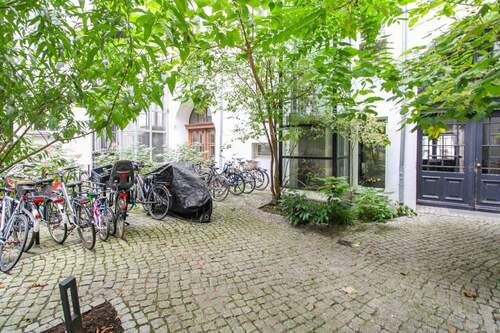 09. Innenhof - 
