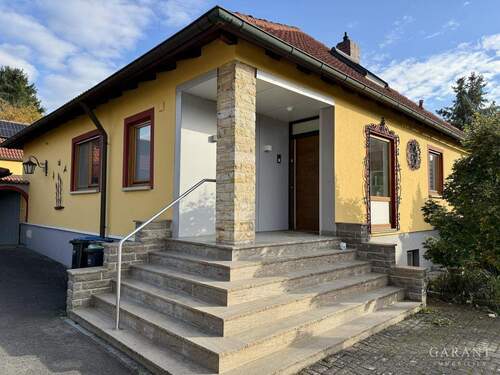 Bungalow - Exklusiver Bungalow mit großzügigem Grundstück zur Miete in Iphofen