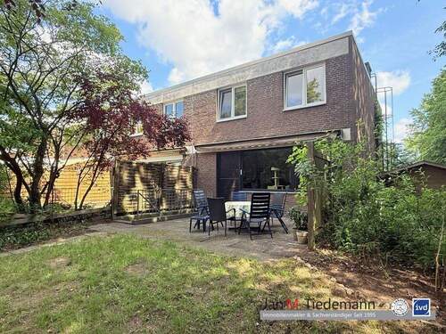 rückwärtige Ansicht - Familienreihenendhaus mit 4 Zimmern, mit Vollkeller, Garage auf Eigenland