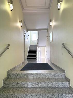 Zugangstreppe - Mehrfamilienhaus, Wohnhaus mit 750,00 m&sup2; in Worms zum Kaufen