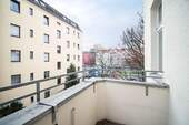 Balkon - Etagenwohnung mit 62,00 m&sup2; in Berlin zum Kaufen