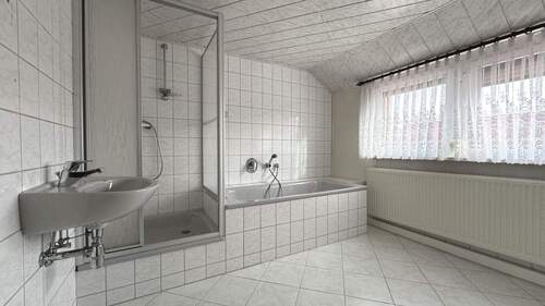Badezimmer - Dachgeschoss - 