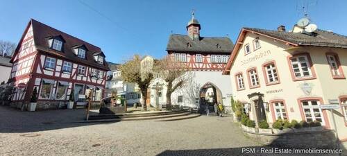 schöner Platz mit Brunnen - 7 Zimmer Reihenendhaus in Königstein im Taunus