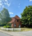 Aussenansicht vorne - TRAUMHAFTE LAGE! Großzügiger Resthof mit Hauskoppel in NordhastedtFiel!