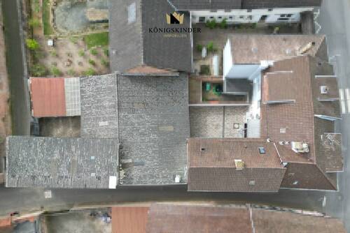 Drohne - 4 WE 2 GE, Scheune, Gewölbekeller, 2 Garagen und 5 Stellplätzen, gepflegtem Zustand (üb. 1.000 qm)