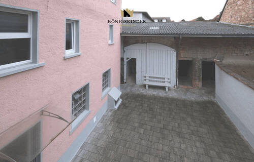 Innenhof - 1 Zimmer Mehrfamilienhaus, Wohnhaus in Großostheim