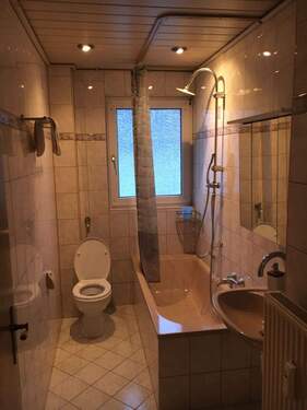 Bad - geräumige 3 Zimmer Wohnung mit Balkon