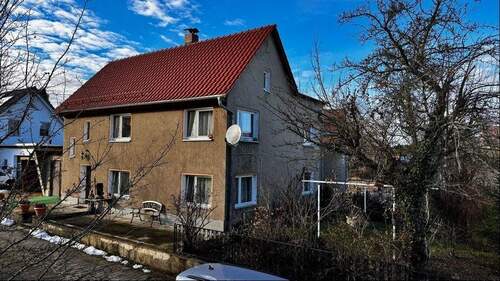 Außenansicht mit Grundstück - 