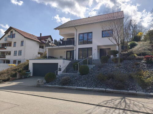 Bild 1 - Exklusives Einfamilienhaus in Albstadt-Ebingen - neuwertig, Top-Lage, PV, Wärmepumpe & Doppelgarage