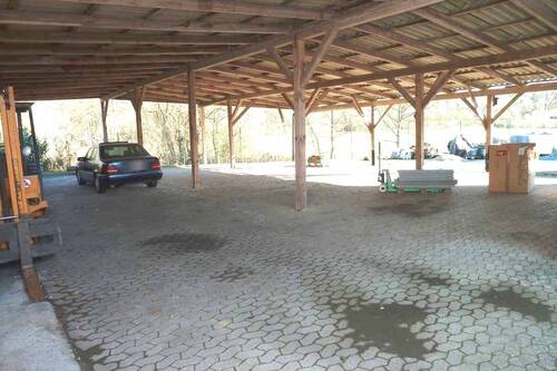 offene Unterstellhalle im Nordbereich - 