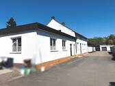 Hallengebäude mit Garagen + Zufahrt - 6 Zimmer Mehrfamilienhaus, Wohnhaus zum Kaufen in Haßfurt