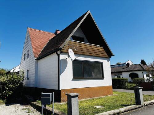 Ansicht des Hauses mit Loggia und Panoramafenster - 