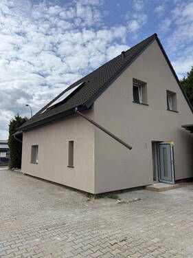 Haus Rückseite/ Eingang - 3 Zimmer Mehrfamilienhaus, Wohnhaus in Wandlitz