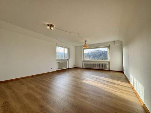 Wohnzimmer I - 3 Zimmer Etagenwohnung zur Miete in Heppenheim-Kirschhausen