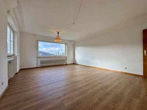 Wohnzimmer II - 3 Zimmer Etagenwohnung in Heppenheim-Kirschhausen