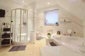 Badezimmer - Einfamilienhaus mit 148,00 m&sup2; in Hamburg zum Kaufen