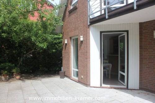 Südterrasse mit Zugang zur Wohnküche - Gepflegte Haushälfte mit individuellem Grundriss in Elbnähe