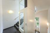 Treppenhaus mit Aufzug - Etagenwohnung mit 220,00 m&sup2; in Wiesbaden zum Kaufen
