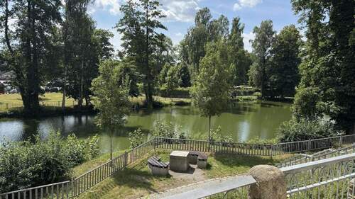 Blick durch das Seitentor - Natur trotz Stadtleben - 3 Zimmer Reihenmittelhaus in Bischofswerda