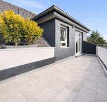 Außergewöhnliche Dachgeschosswohnung mit großzügigem Wohnbereich und Süd-West-Balkon - Hilden