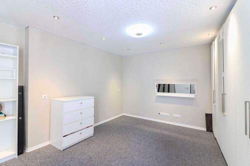 Schlafzimmer I 2. OG - Mehrfamilienhaus, Wohnhaus in Aschaffenburg zum Kaufen
