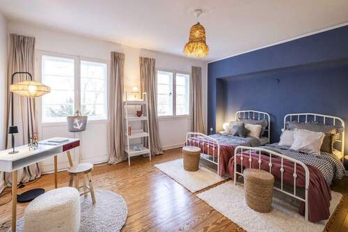 Mögliches Kinderzimmer mit Balkon zu den Teichwiesen 1. OG - 