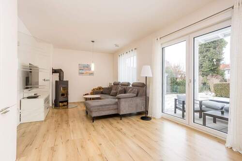 Wohnzimmer - 4 Zimmer Einfamilienhaus in Berlin