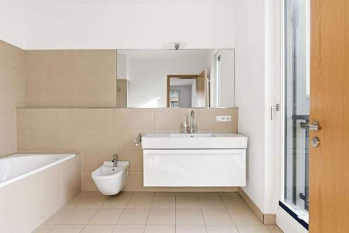 En-suite Badezimmer - Etagenwohnung mit 109,00 m&sup2; in Berlin zum Kaufen