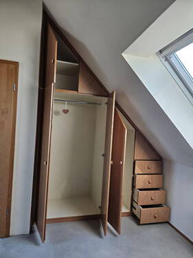 2. DG - Einbauschrank offen - 