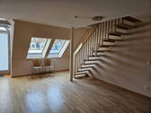 Wohnzimmer 1. DG mit Treppe - 3 Zimmer Etagenwohnung in Karlsfeld
