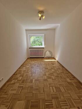 Kinderzimmer/Büro - 