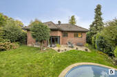 Gartenansicht mit Pool - 7 Zimmer Einfamilienhaus zum Kaufen in Meerbusch-Ilverich