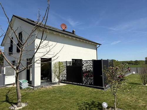 Bild 1 - Familientraum in bester Lage: 155 m² Haus auf 700 m² Grundstück