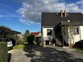 Straßenansicht - Für die kleine Familie nur wenige Kilometer zur A13