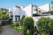 Aussenansicht - Autark wohnen im Erdgeschoss mit grosszügiger Terrasse und Garten