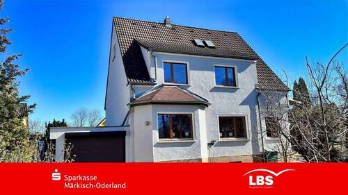 Hausansicht vorn - Ruhiges Wohnen vor den Toren Berlins