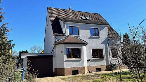 Hausansicht vorn - 7 Zimmer Einfamilienhaus zum Kaufen in Neuenhagen