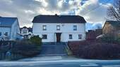 Straßenfront - 7 Zimmer Einfamilienhaus in Ringenhain