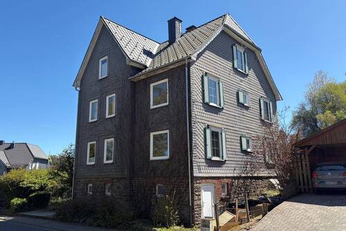 Straßenansicht - 6 Zimmer Mehrfamilienhaus, Wohnhaus in Erndtebrück